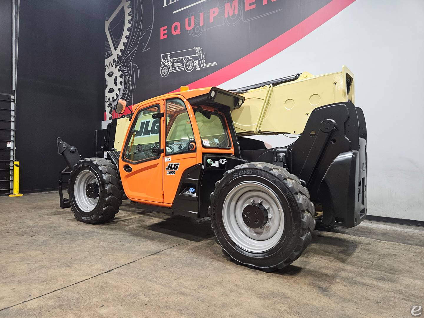 2016 JLG 1055