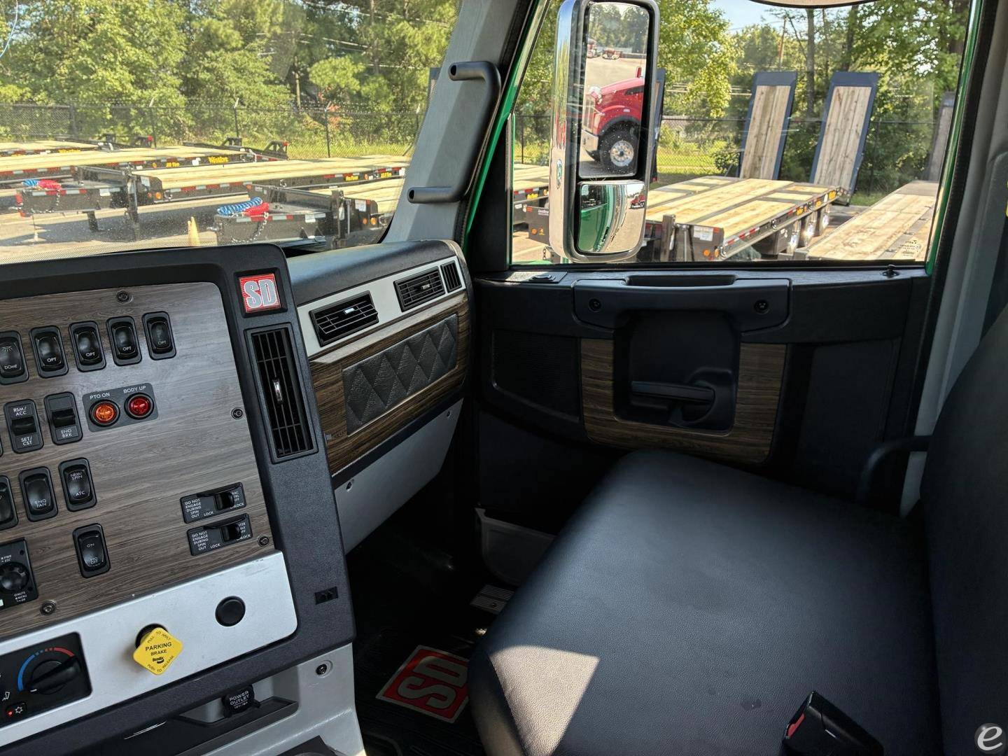 2023 Freightliner 122SD