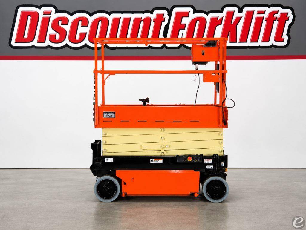 2018 JLG 1932R