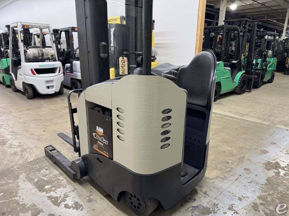 2001 Crown RD5220-30 Electric Reach Truck - 123Forklift