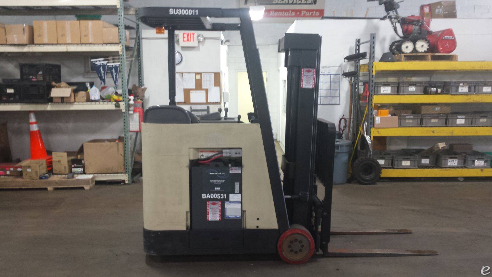 2005 Crown RC3020-35 Electric Forklift - 123Forklift