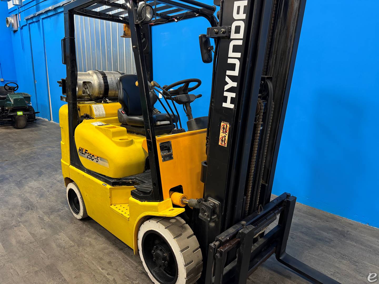2004 Hyundai HLF25C-5