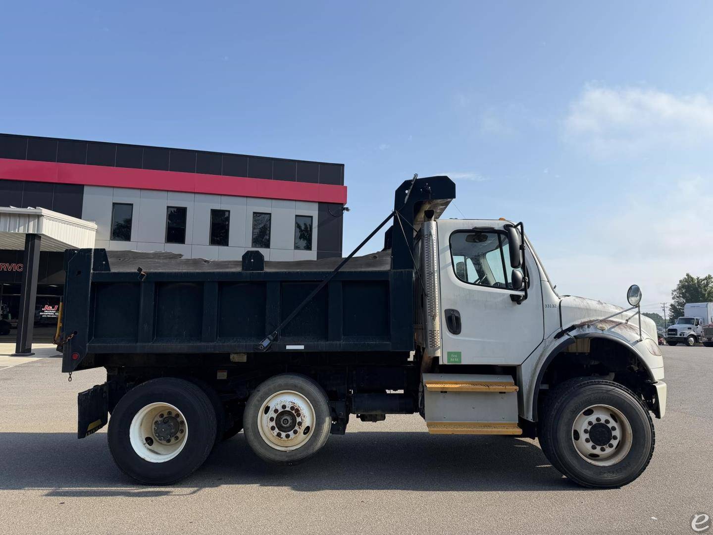 2014 Freightliner BUSINESS CLASS M2 106