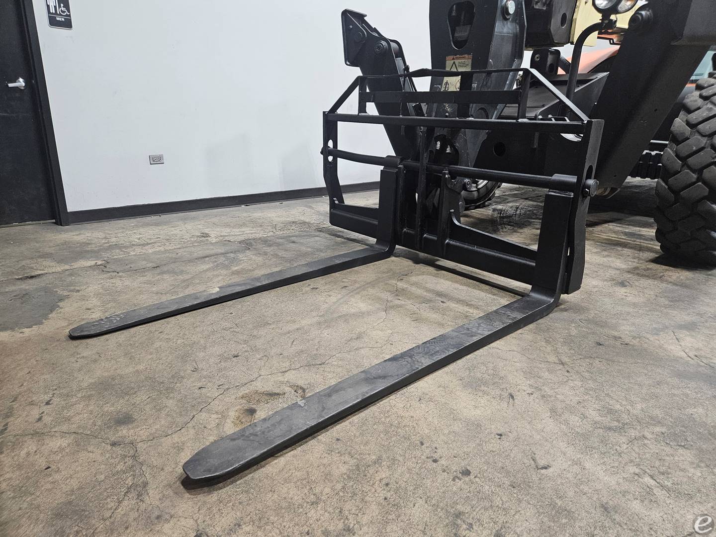 2017 JLG 1255