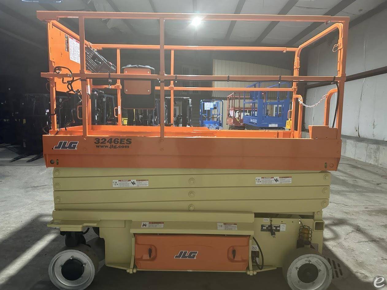 2018 JLG 3246ES