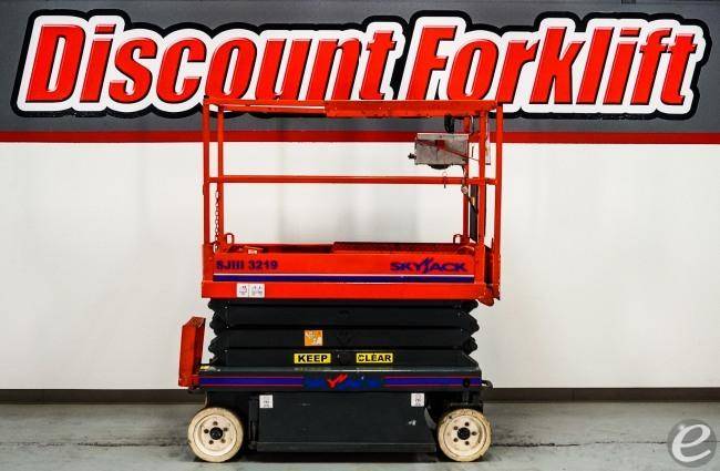 2017 Skyjack SJIII-3219 Electric Sc...