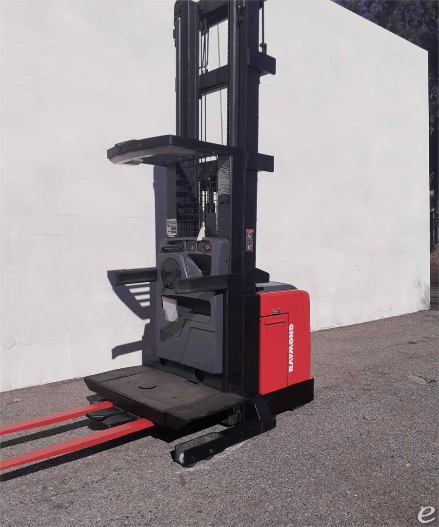 2005 Raymond EASI OPC30TT Electric Order Picker - 123Forklift