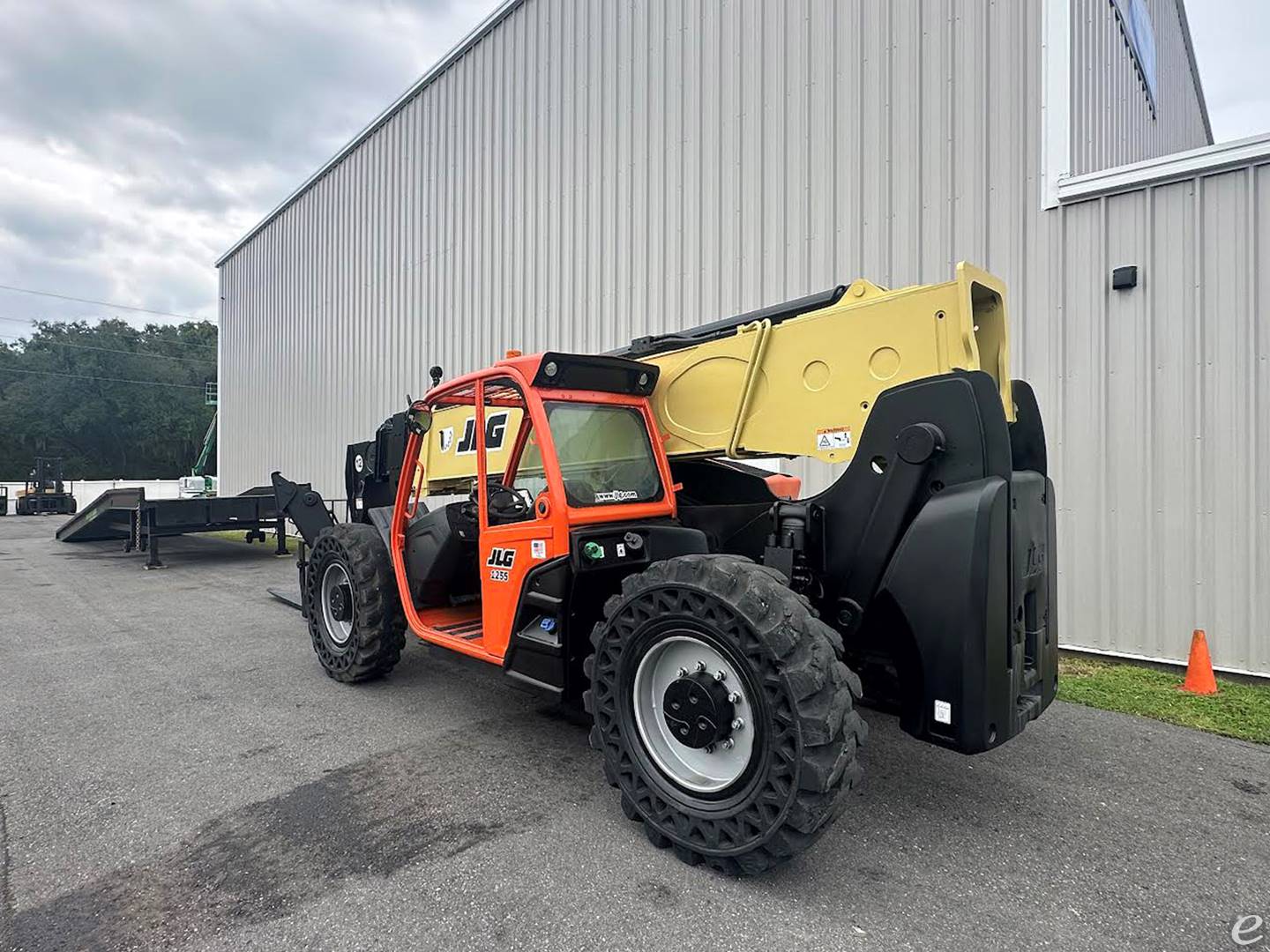 2016 JLG 1255