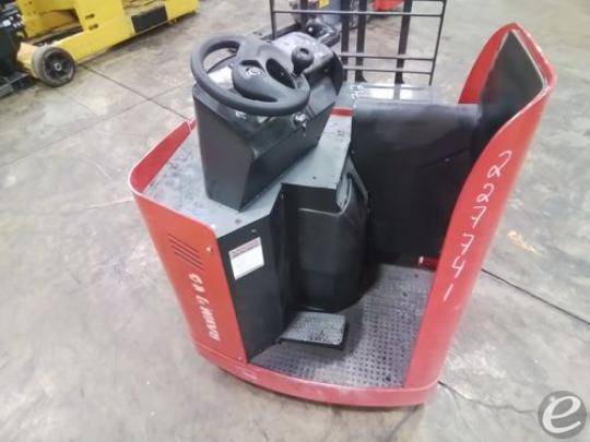 2019 Raymond 8900