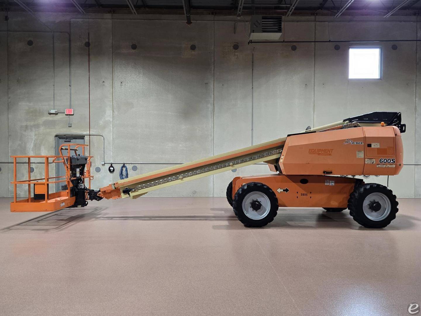 2017 JLG 600S