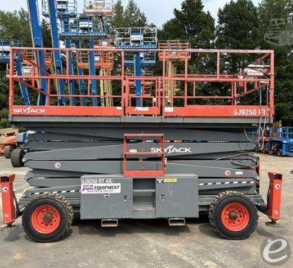 2013 Skyjack SJ9250 RT Diesel Sciss...