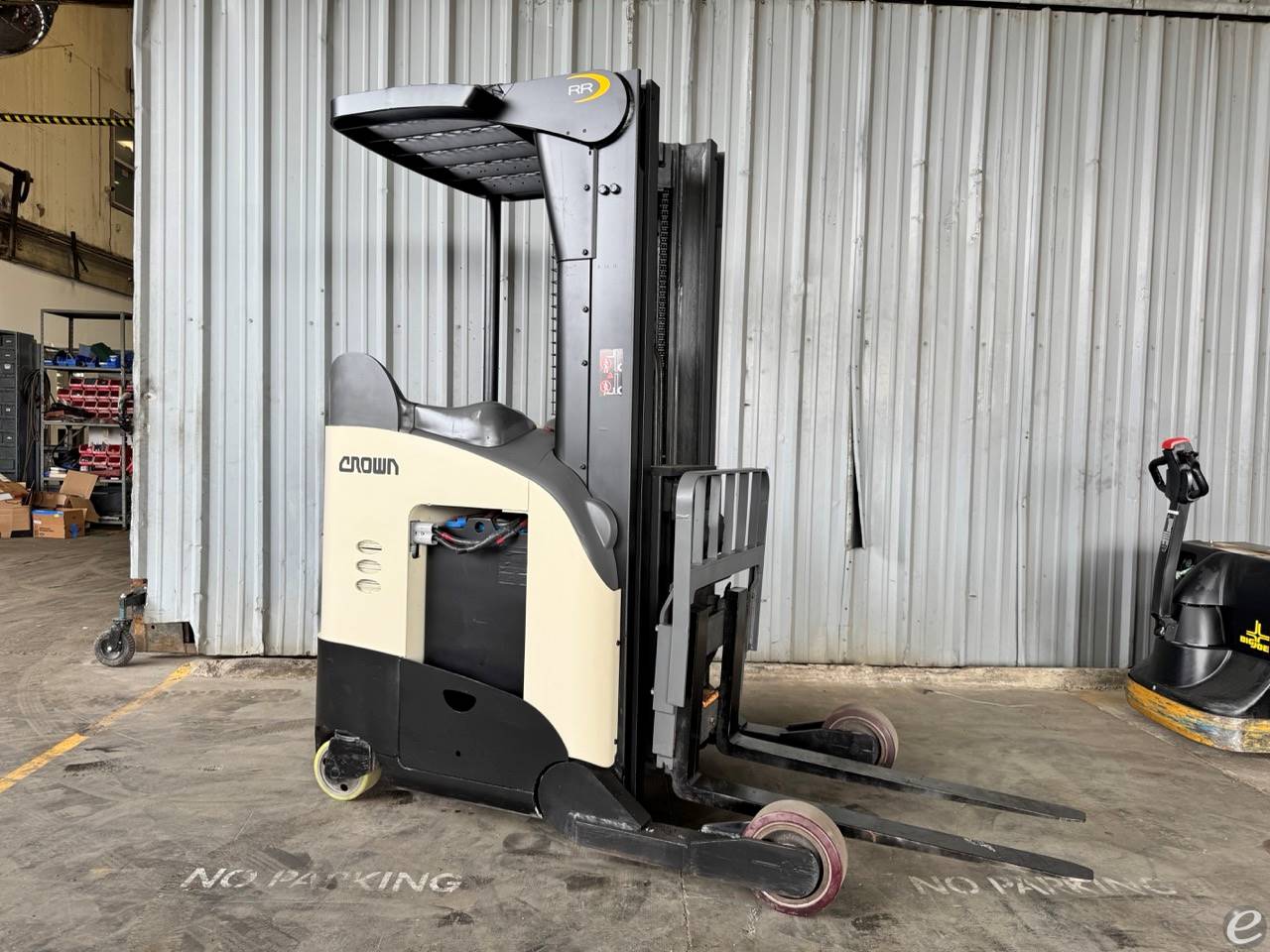 2015 Crown RR5725-35