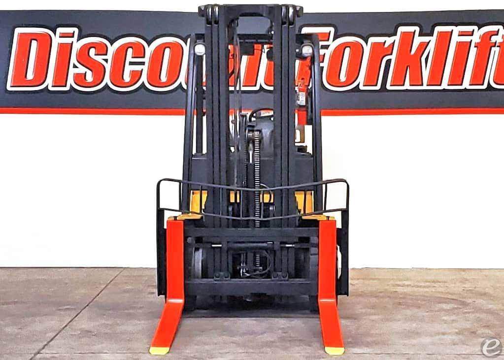 2014 Yale GLP060VXEVSE093 Pneumatic Tire Forklift - 123Forklift