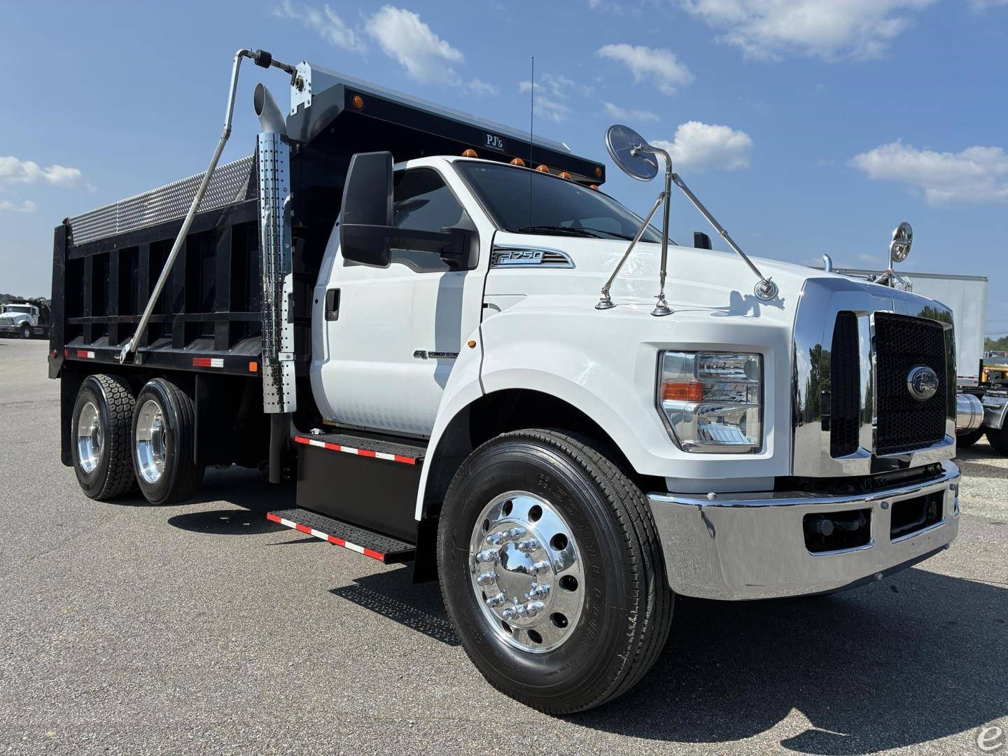 2019 Ford F750 XLT SD