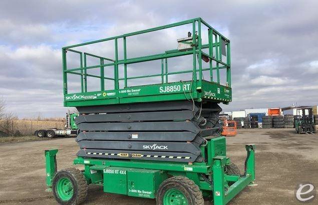 2008 Skyjack SJ8850 RT Dual Fuel Scissor Lift - 123Forklift