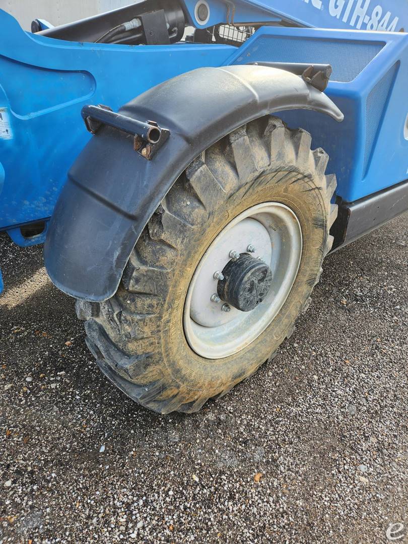 2015 Genie 844