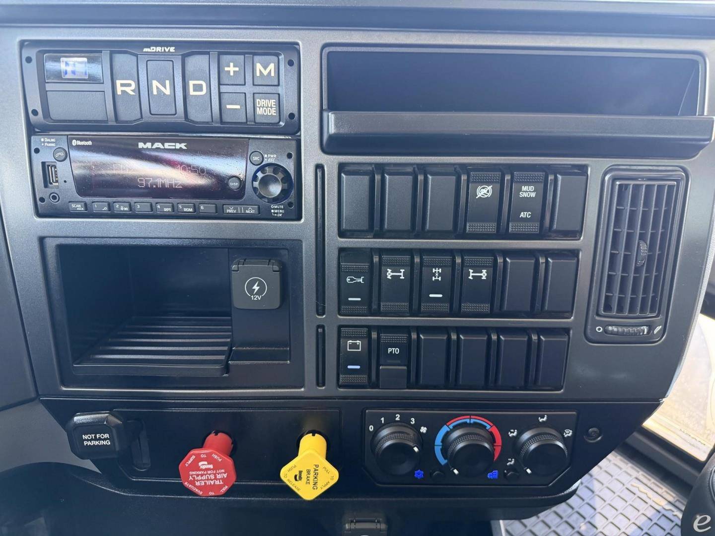 2025 Mack GRANITE 64FR