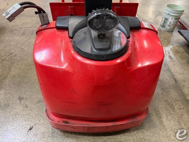 2013 Raymond 8610