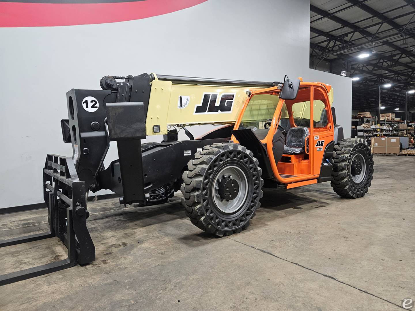 2017 JLG 1255