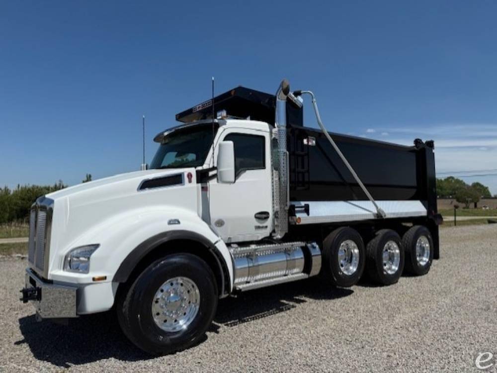 2025 Kenworth T880