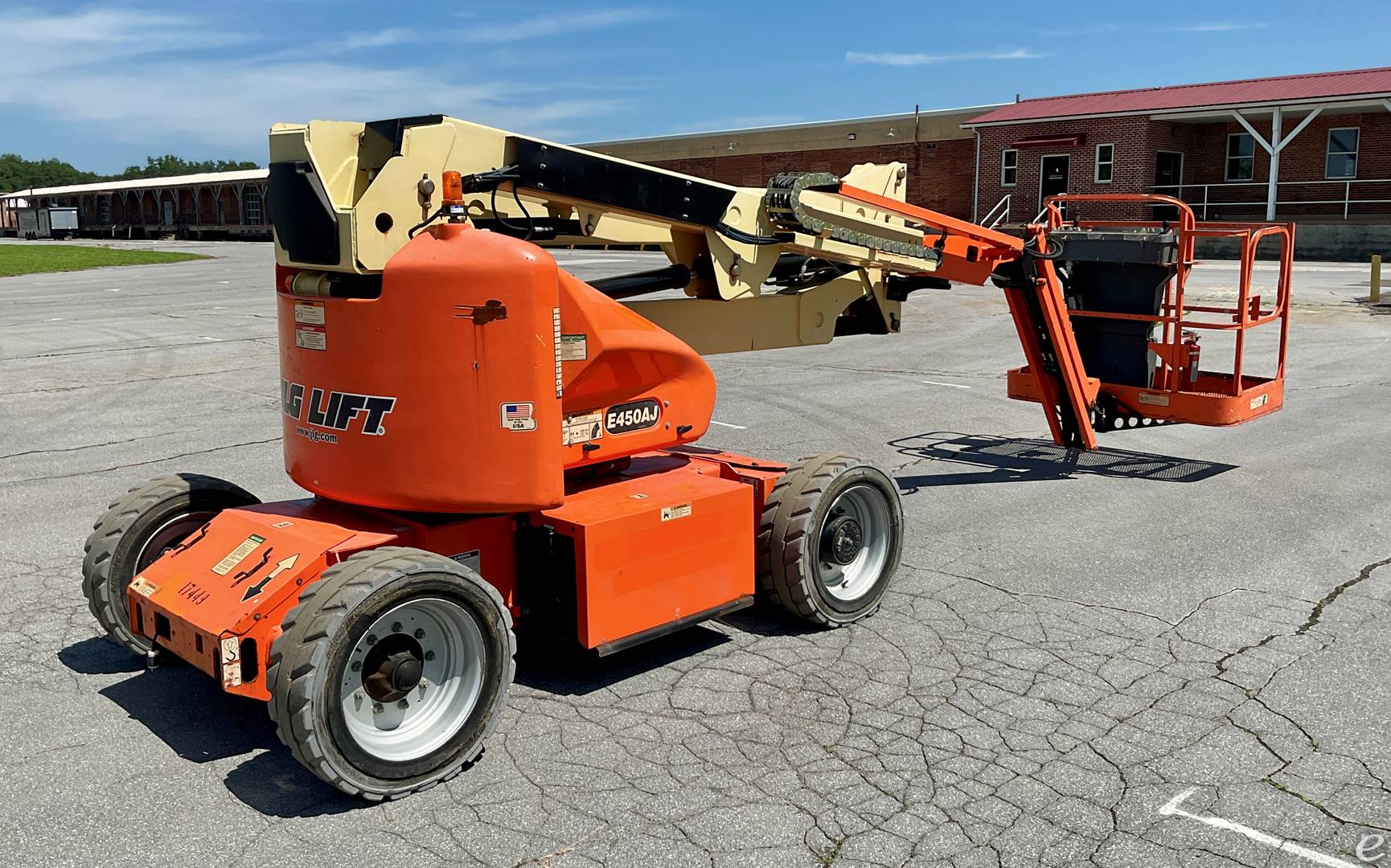 2015 JLG E450AJ