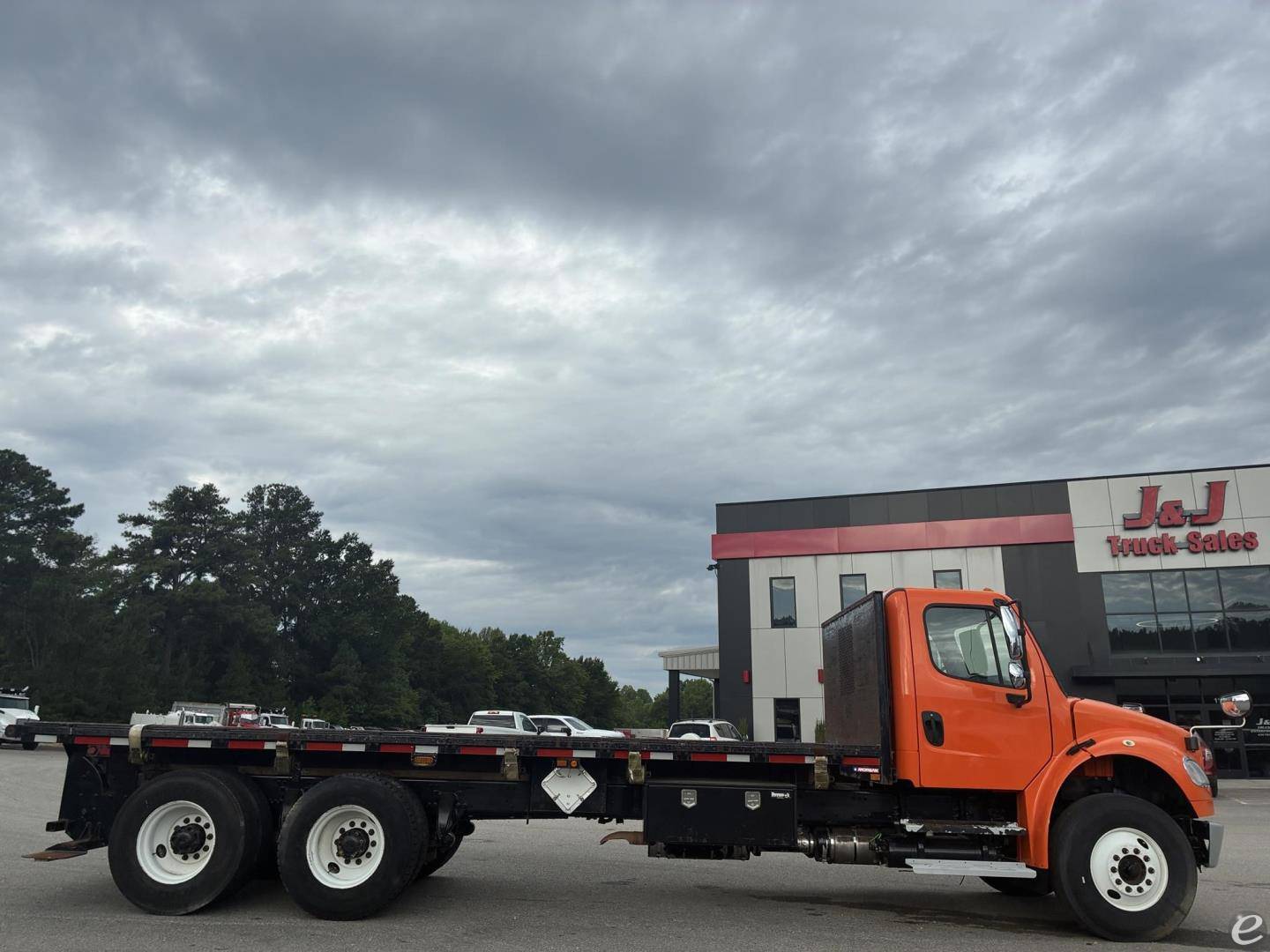 2017 Freightliner BUSINESS CLASS M2 106