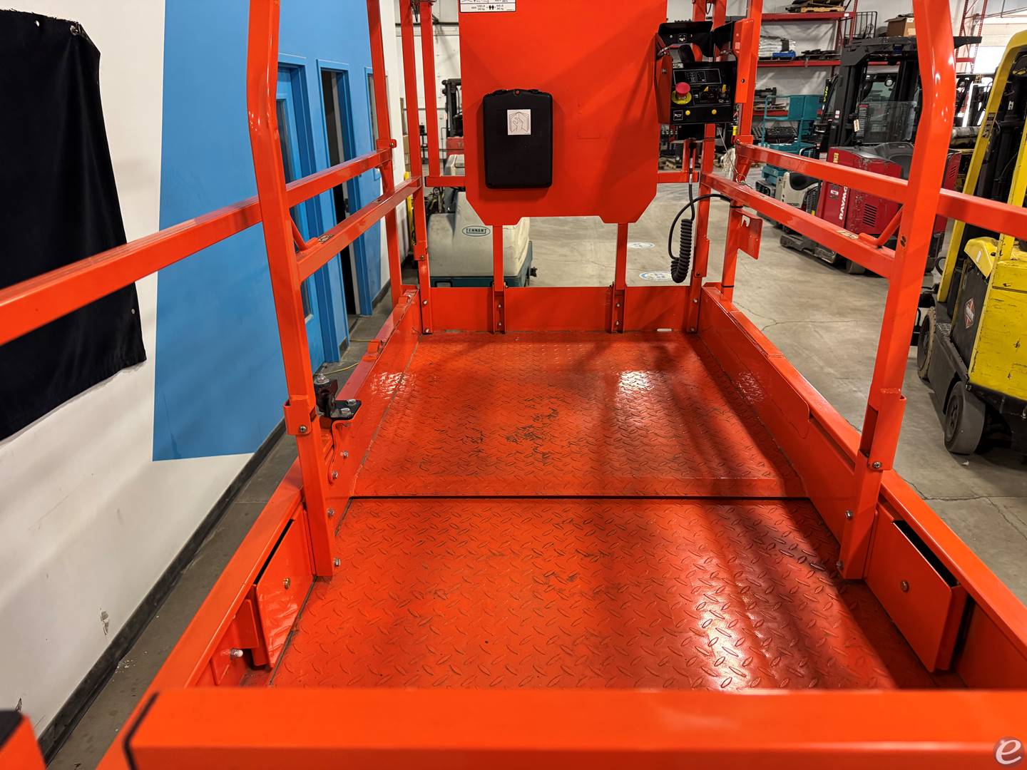 2023 JLG ES2646