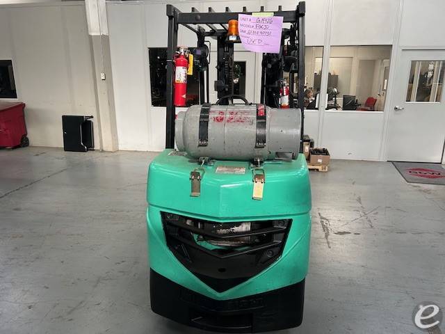 2017 Mitsubishi FGC30N