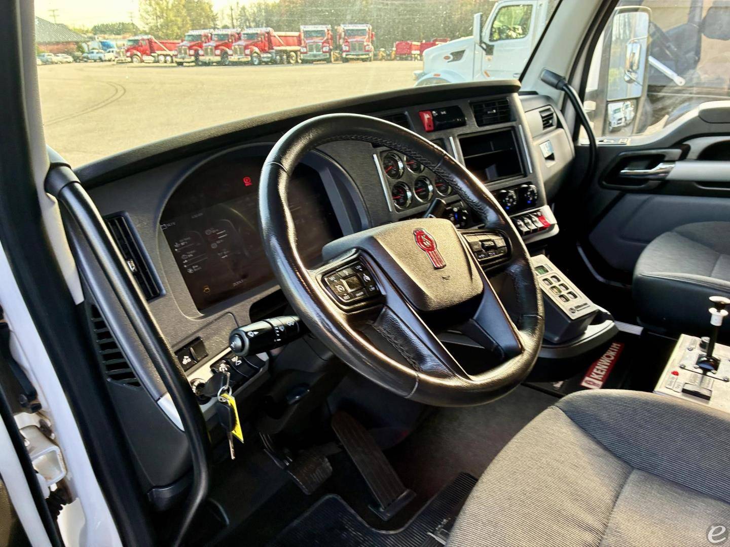2025 Kenworth T880