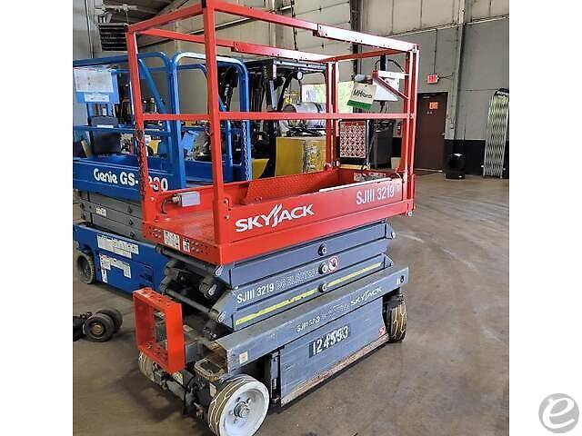 2015 Skyjack SJ-3219 Electric Scissor Lift - 123Forklift