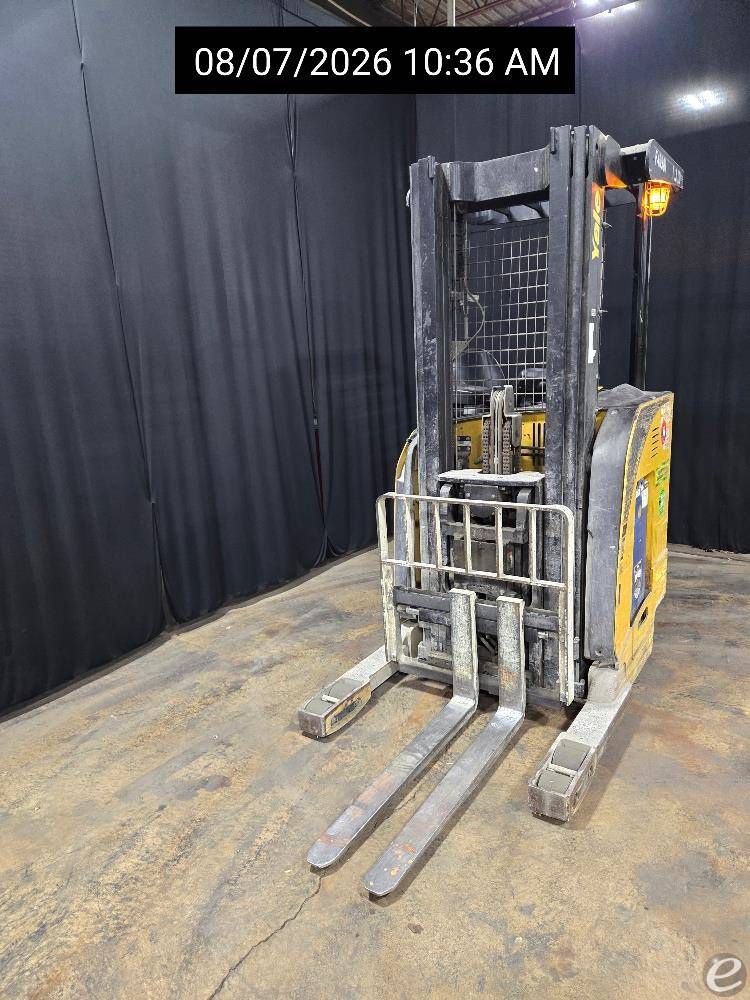 2012 Yale NR040DA