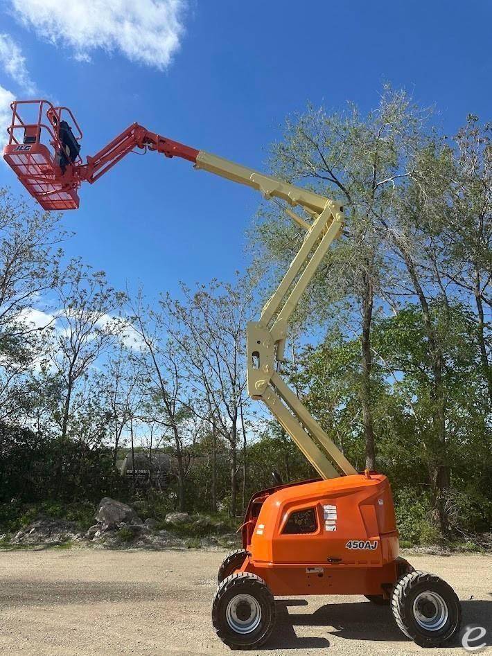 2017 JLG 450AJ