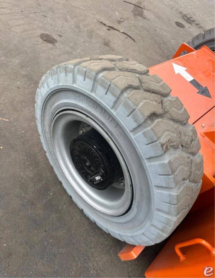 2015 JLG E300AJP