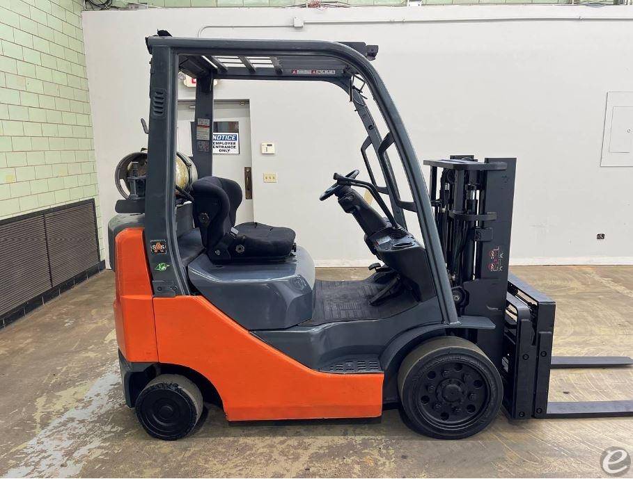 2010 Toyota 8FGCU20 LP Gas Forklift...