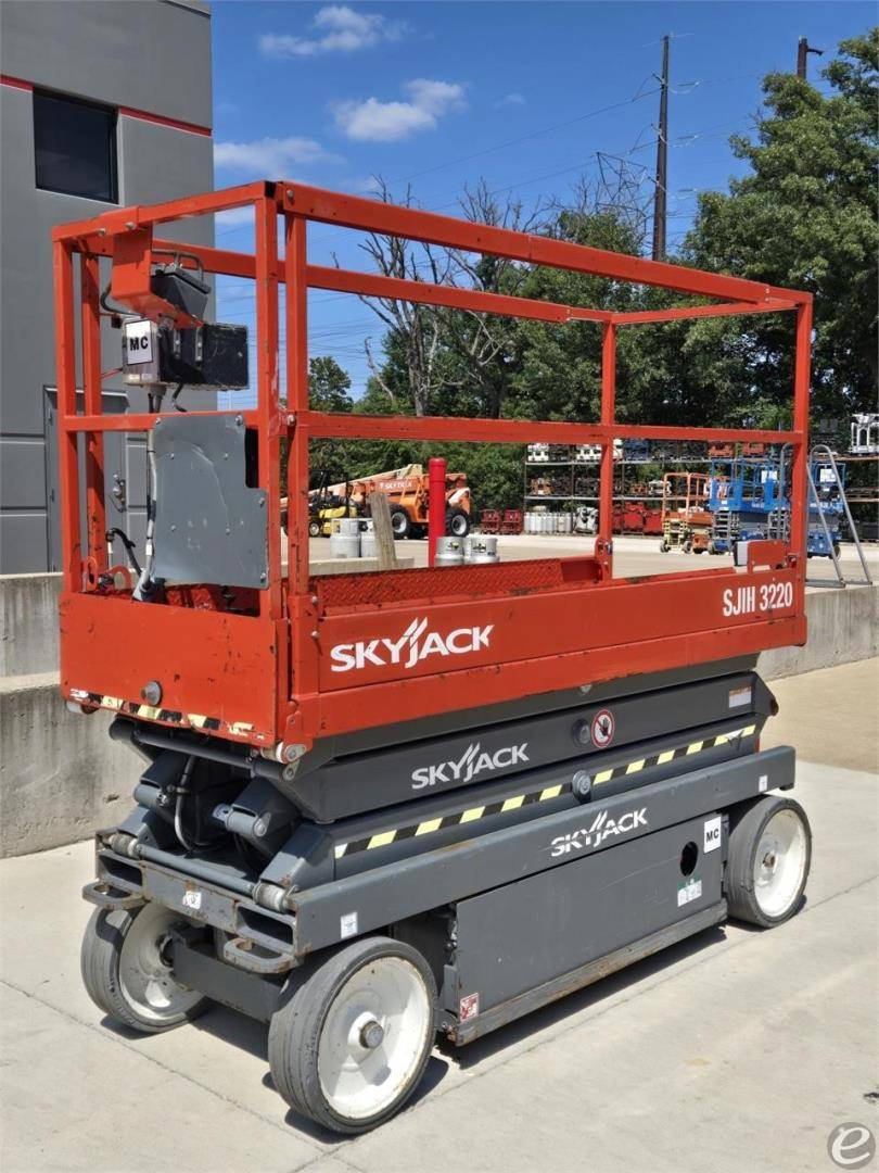 2018 Skyjack SJIII3220 Electric Scissor Lift - 123Forklift