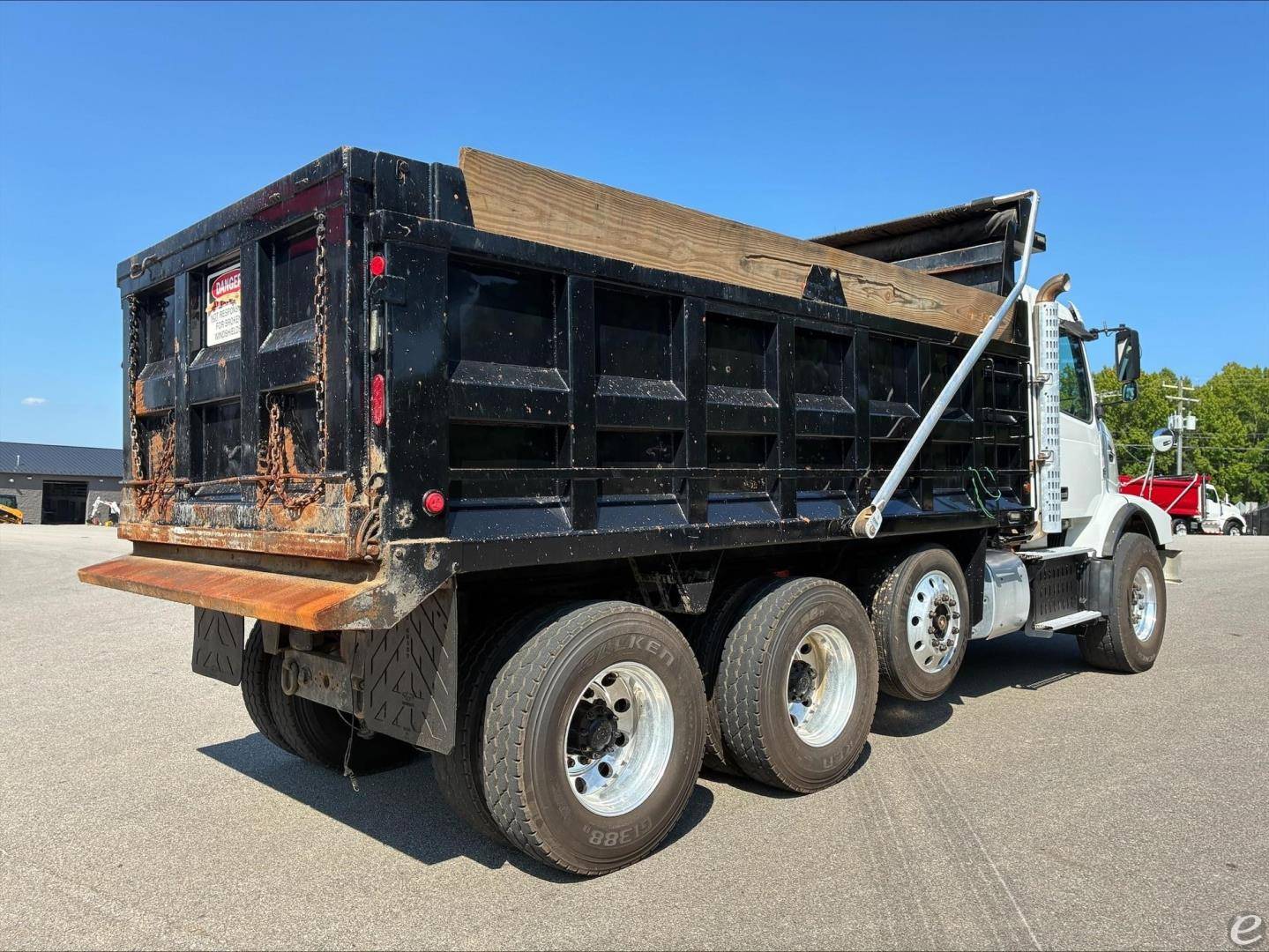 2016 Volvo VHD84B200