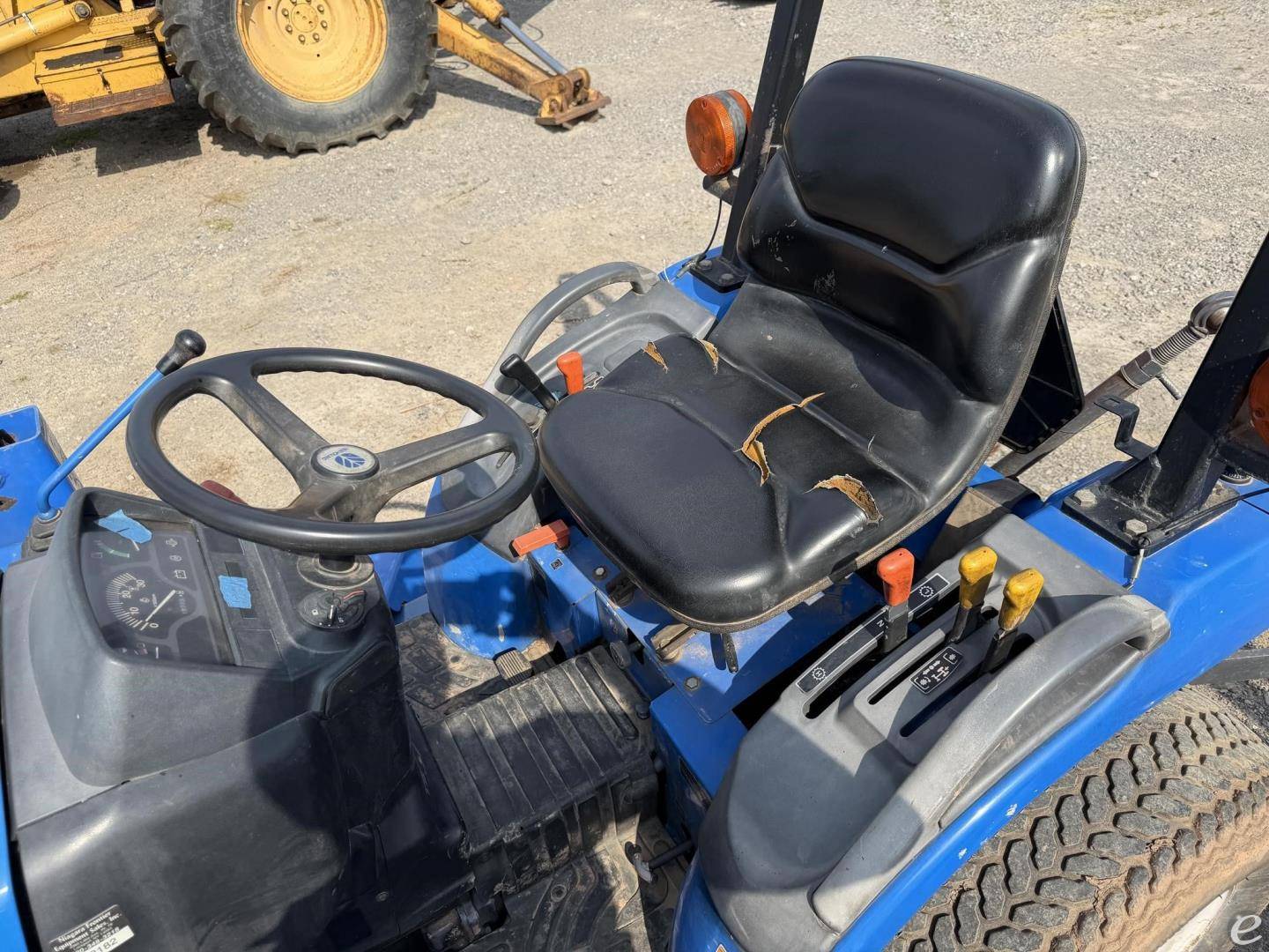 2001 New Holland TC21D