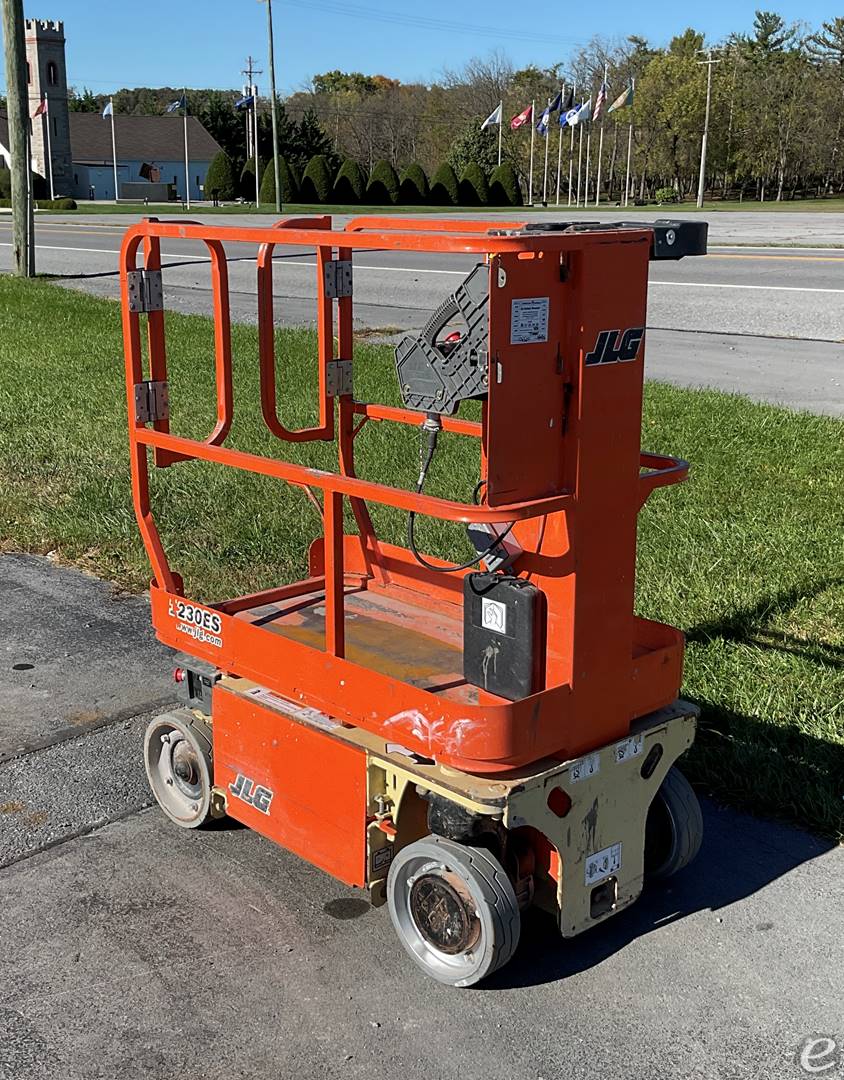 2017 JLG 1230ES