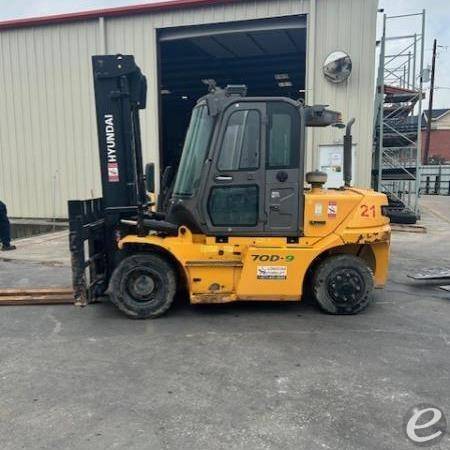 2022 Hyundai 70D-9