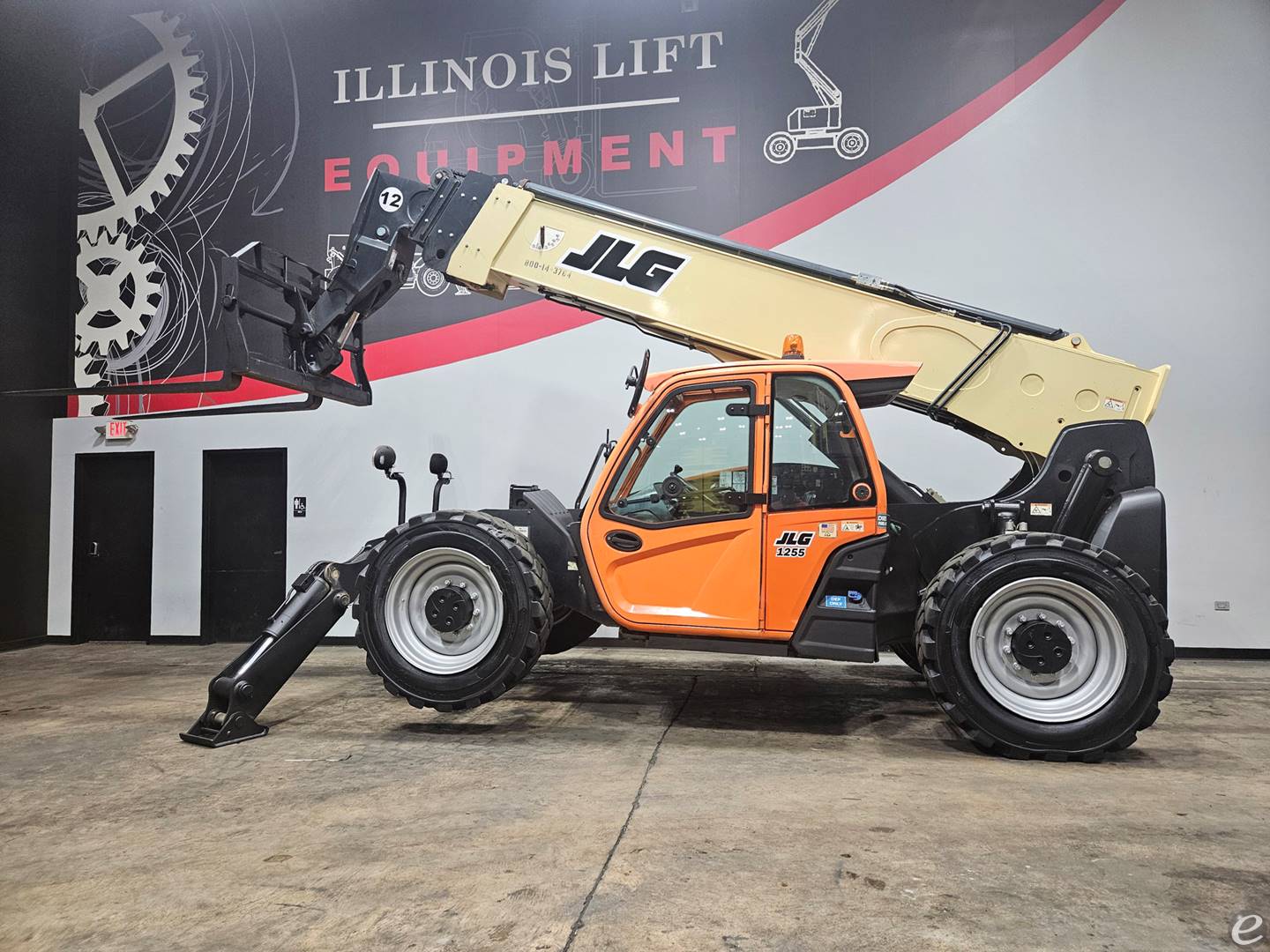 2017 JLG 1255