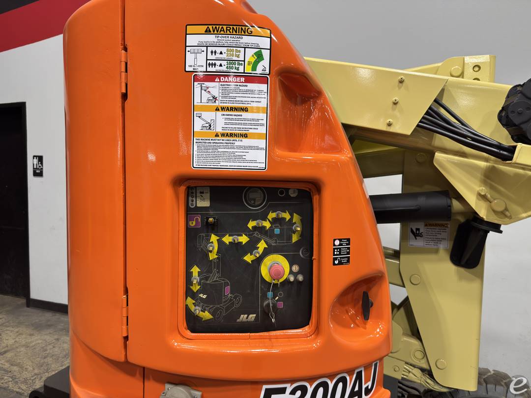 2014 JLG E300AJP