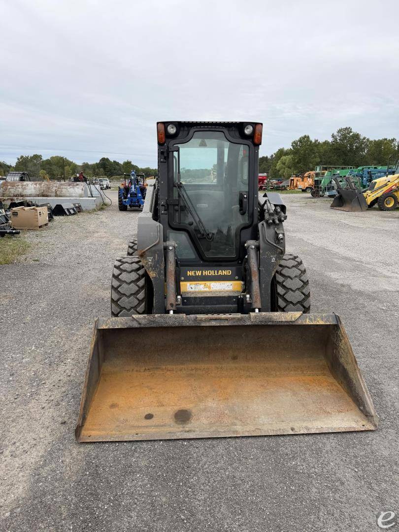 2017 New Holland L220