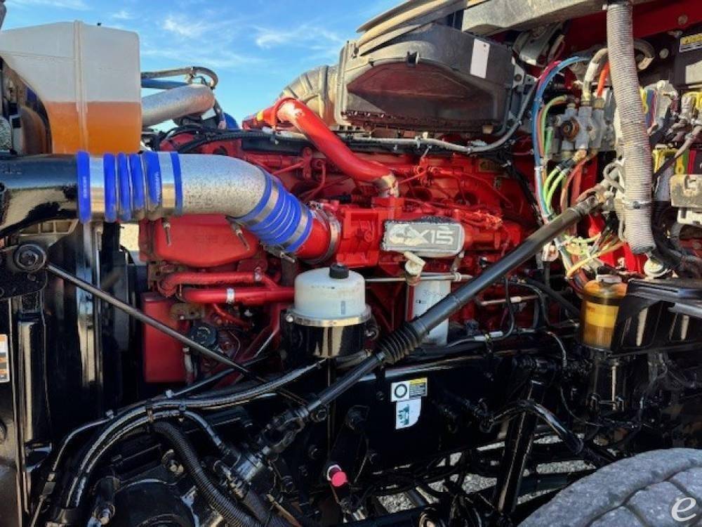 2022 Kenworth T880