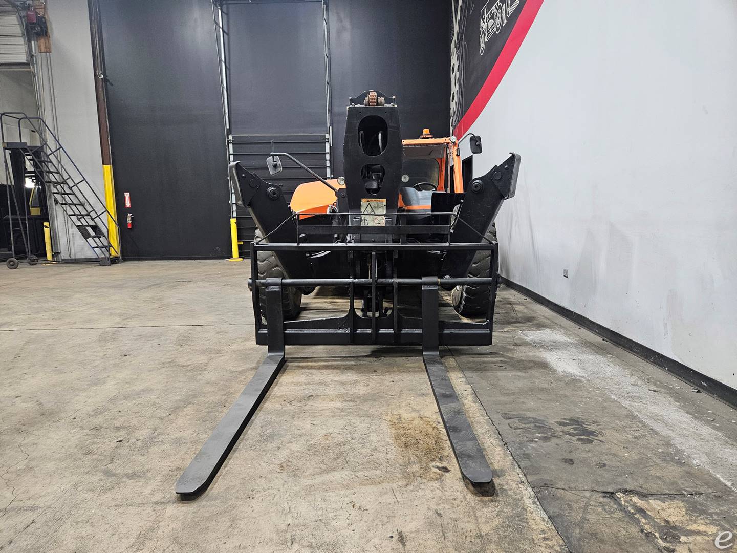 2018 JLG 1055