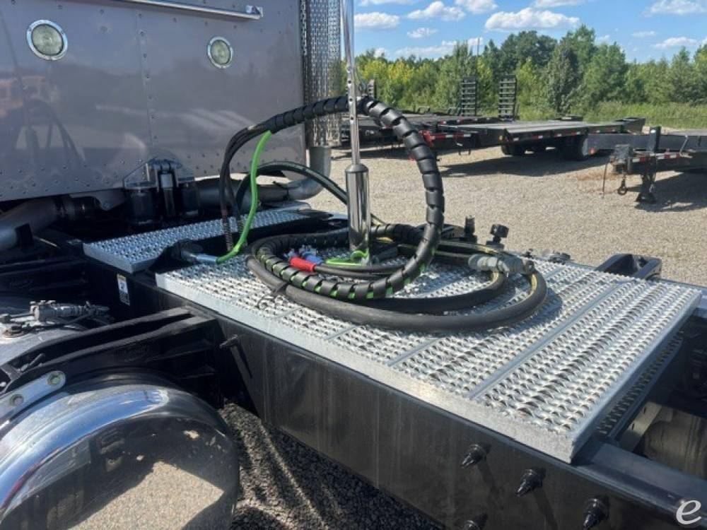 2015 Peterbilt 389