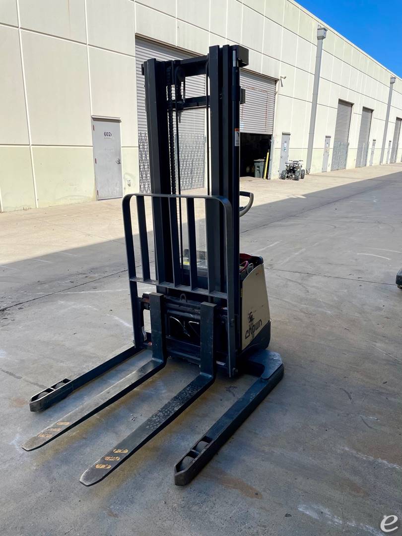 2018 Crown SX3000-40 Electric Forkl...