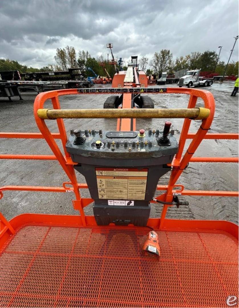 2017 JLG 660SJC