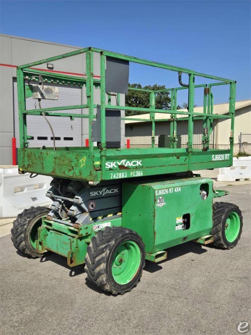 2015 Skyjack SJ6826RT Dual Fuel Scissor Lift - 123Forklift