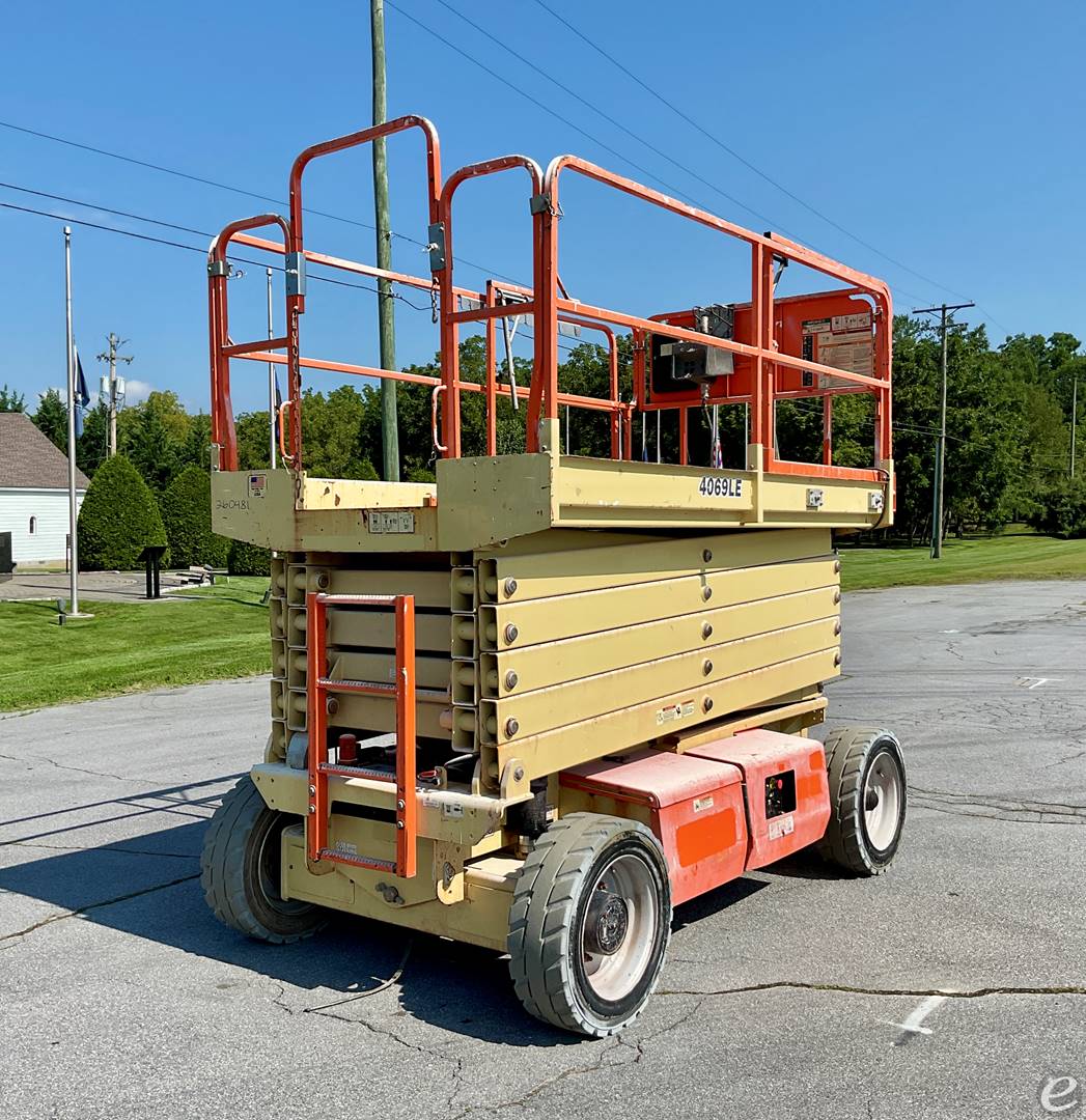 2017 JLG 4069LE