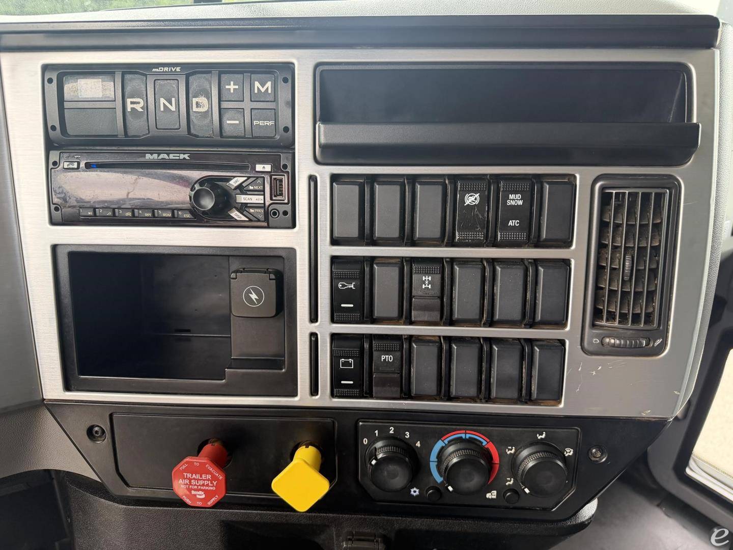 2020 Mack GRANITE 64FR